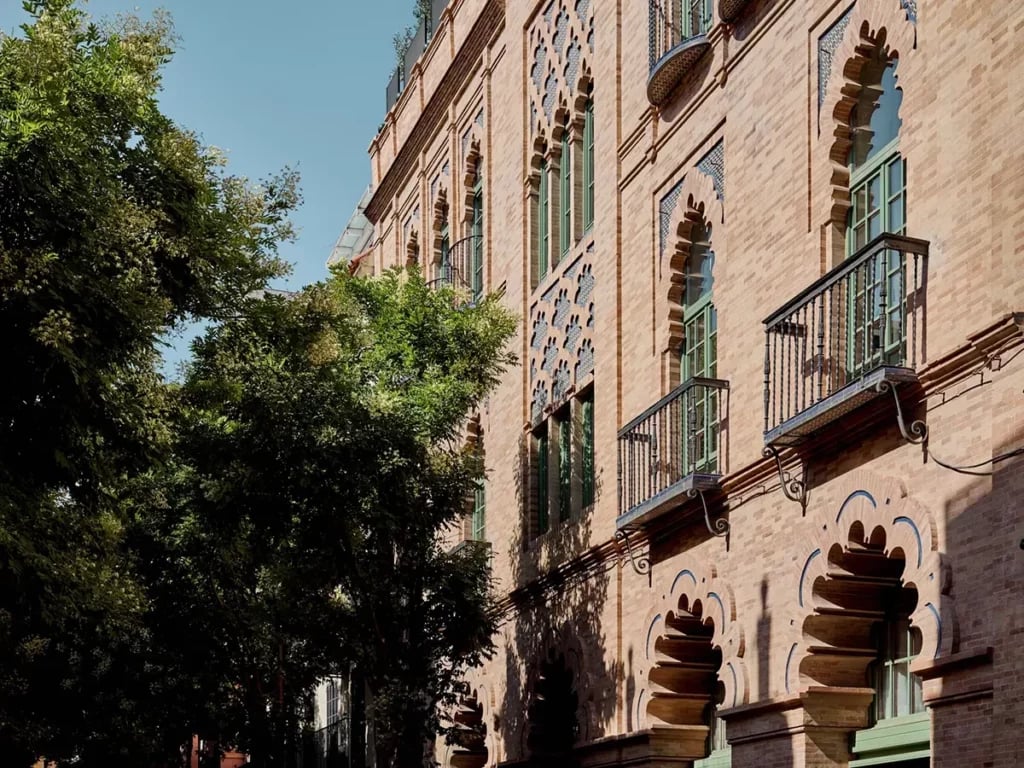 Cristine Bedfor Guest Houses Sevilla, backstory