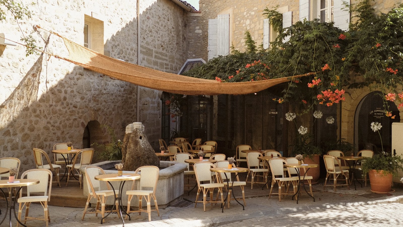 Le Moulin, Lourmarin, a Beaumier Hotel, vibe
