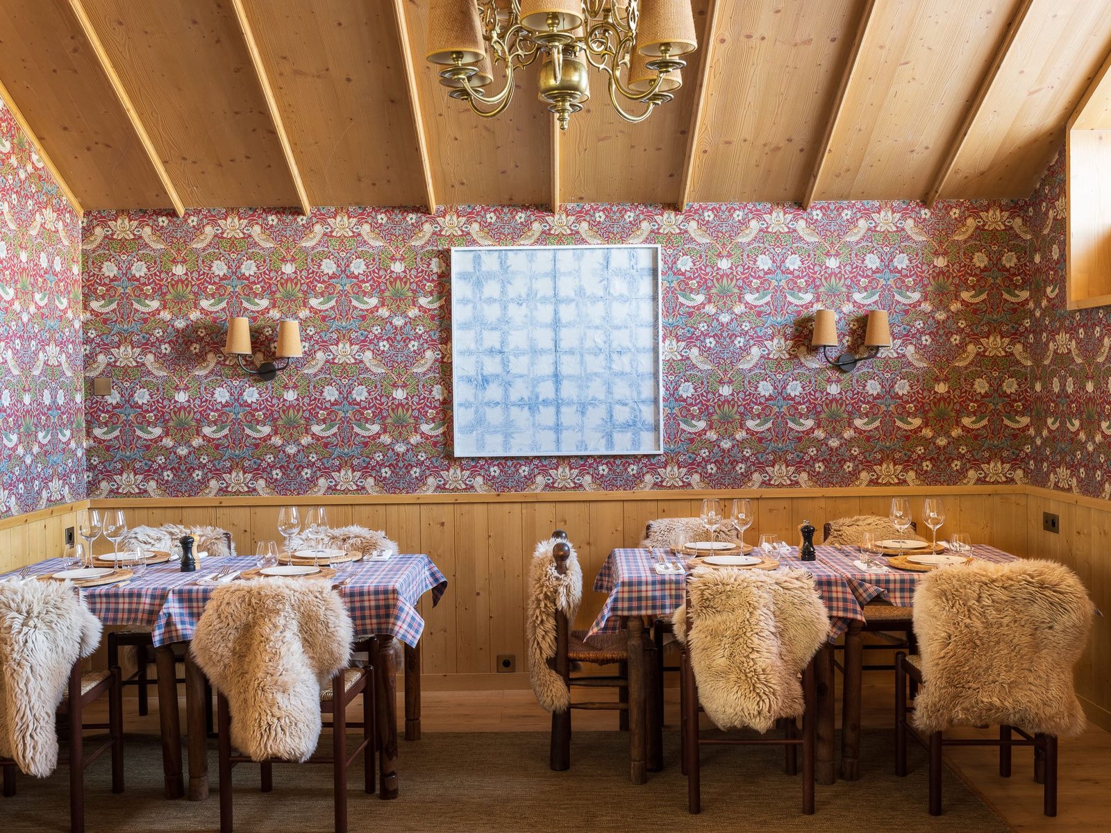 Hôtel Le Coucou, at the table