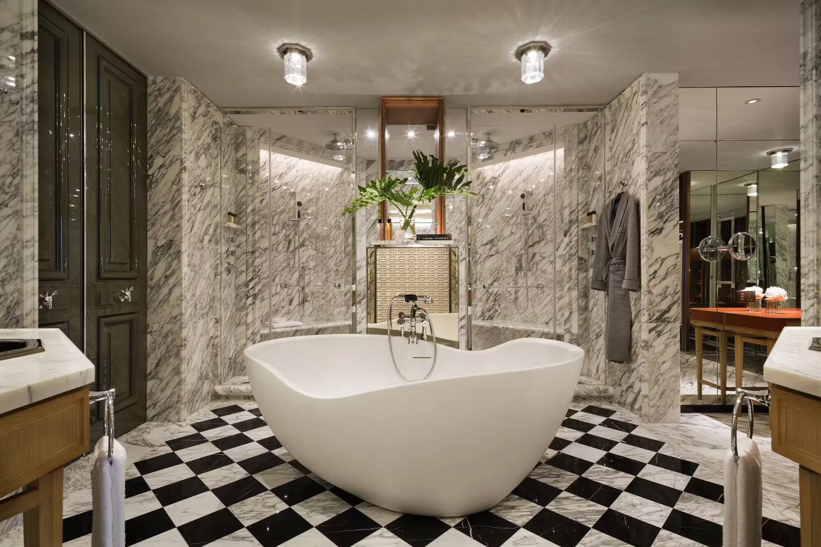 Rosewood Hong Kong Hotel — vibe