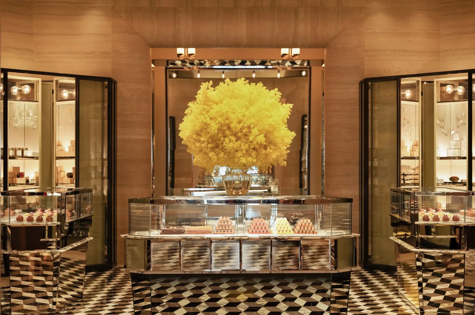 Rosewood Hong Kong Hotel, at the table
