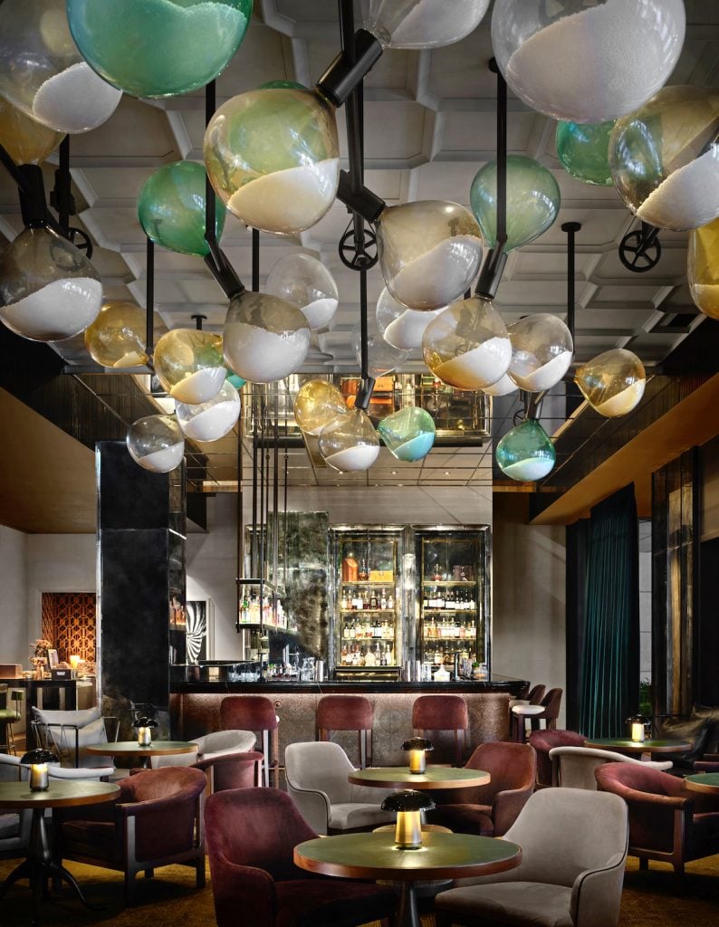 Rosewood Hong Kong Hotel, at the table