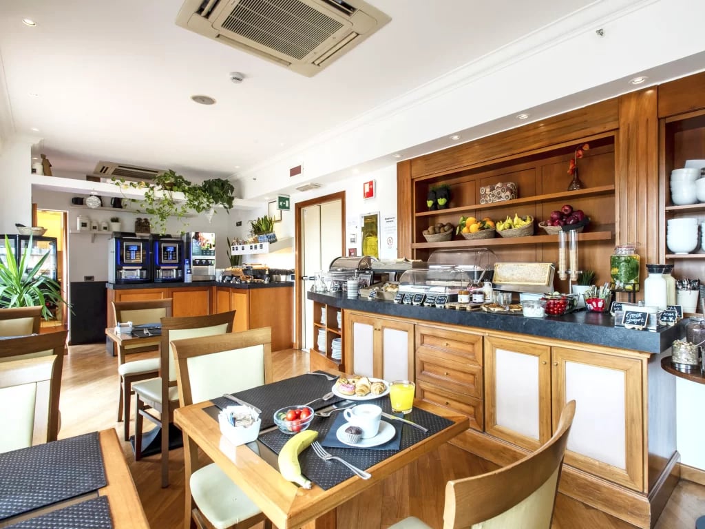 B&B Hotel Firenze Laurus al Duomo — eat & drink