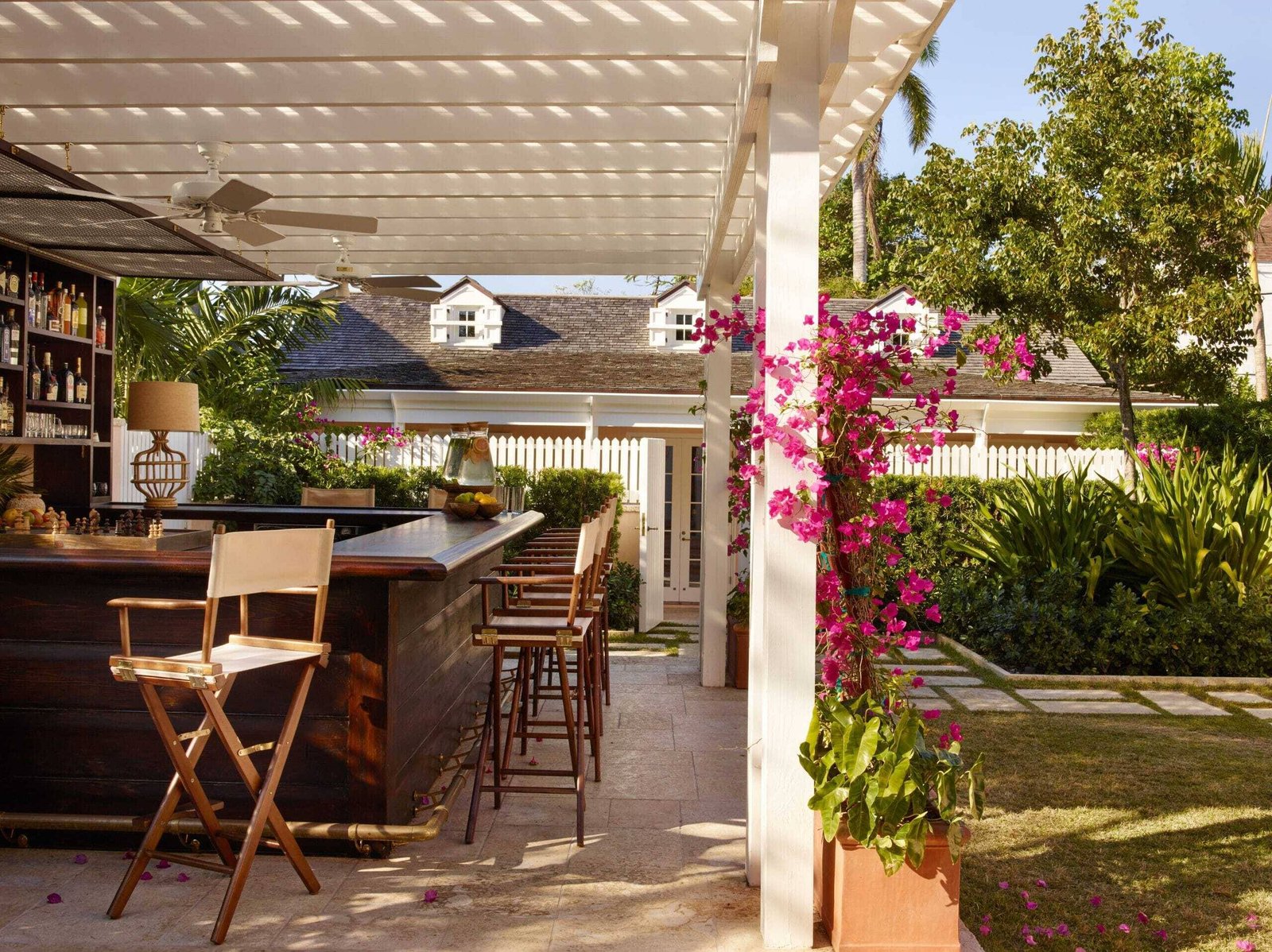 Eleven Bahama House, tiki bar