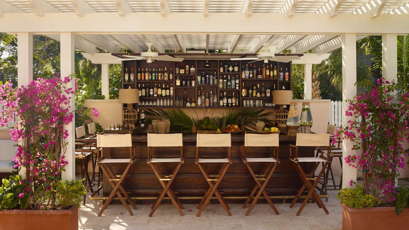 Eleven Bahama House, tiki bar