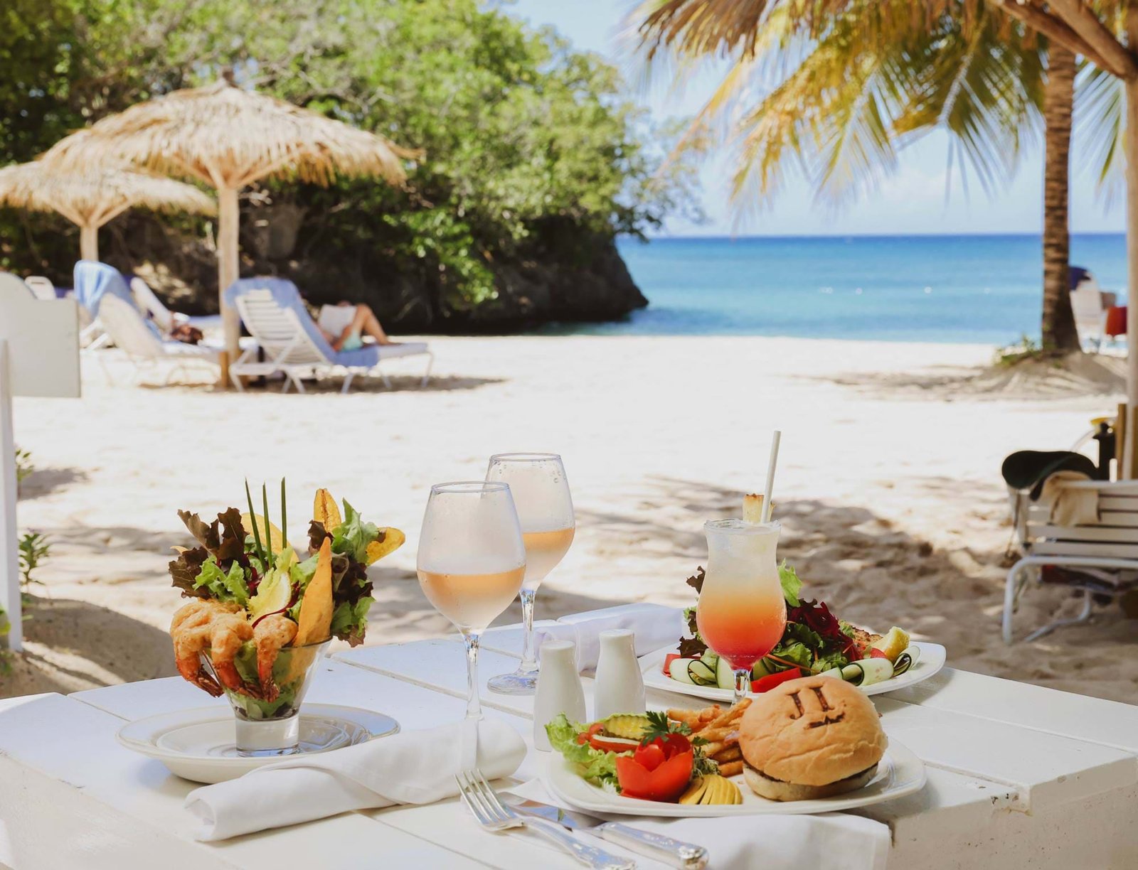 Jamaica Inn, teddy's beach grill & bar