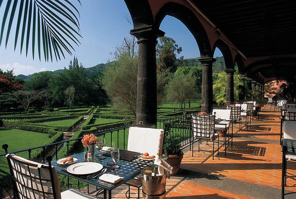 Hacienda de San Antonio, at the table