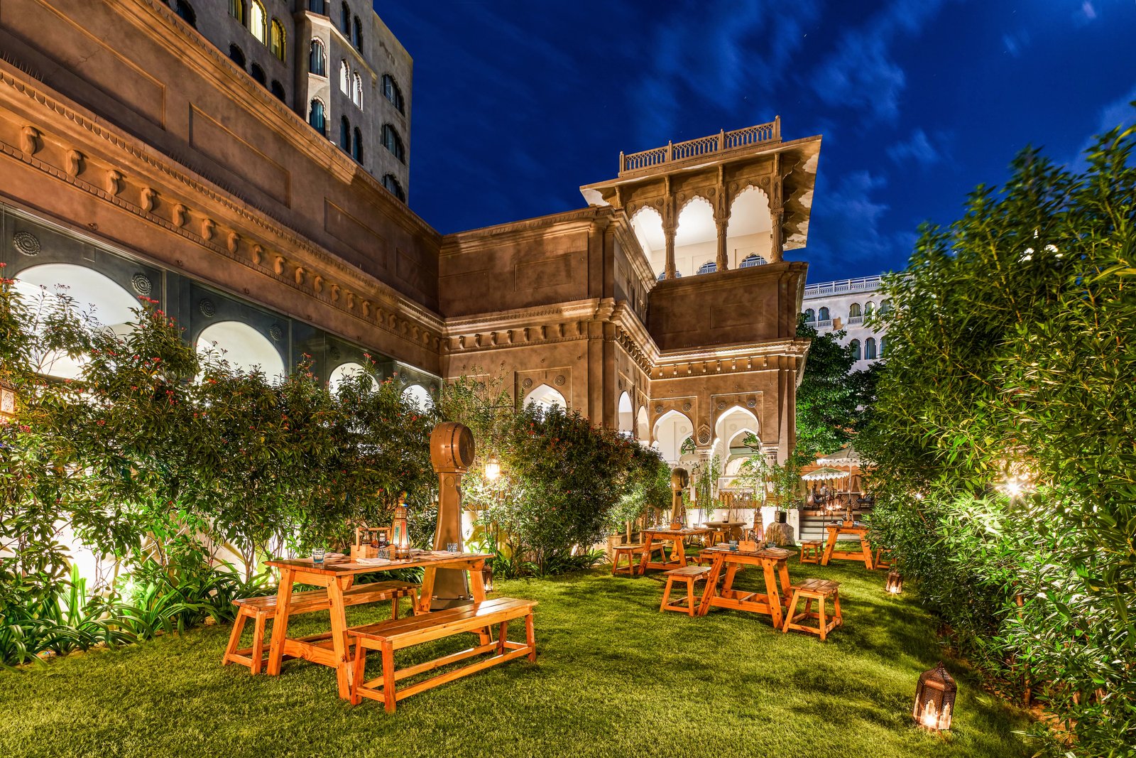 Fairmont Jaipur, at the table