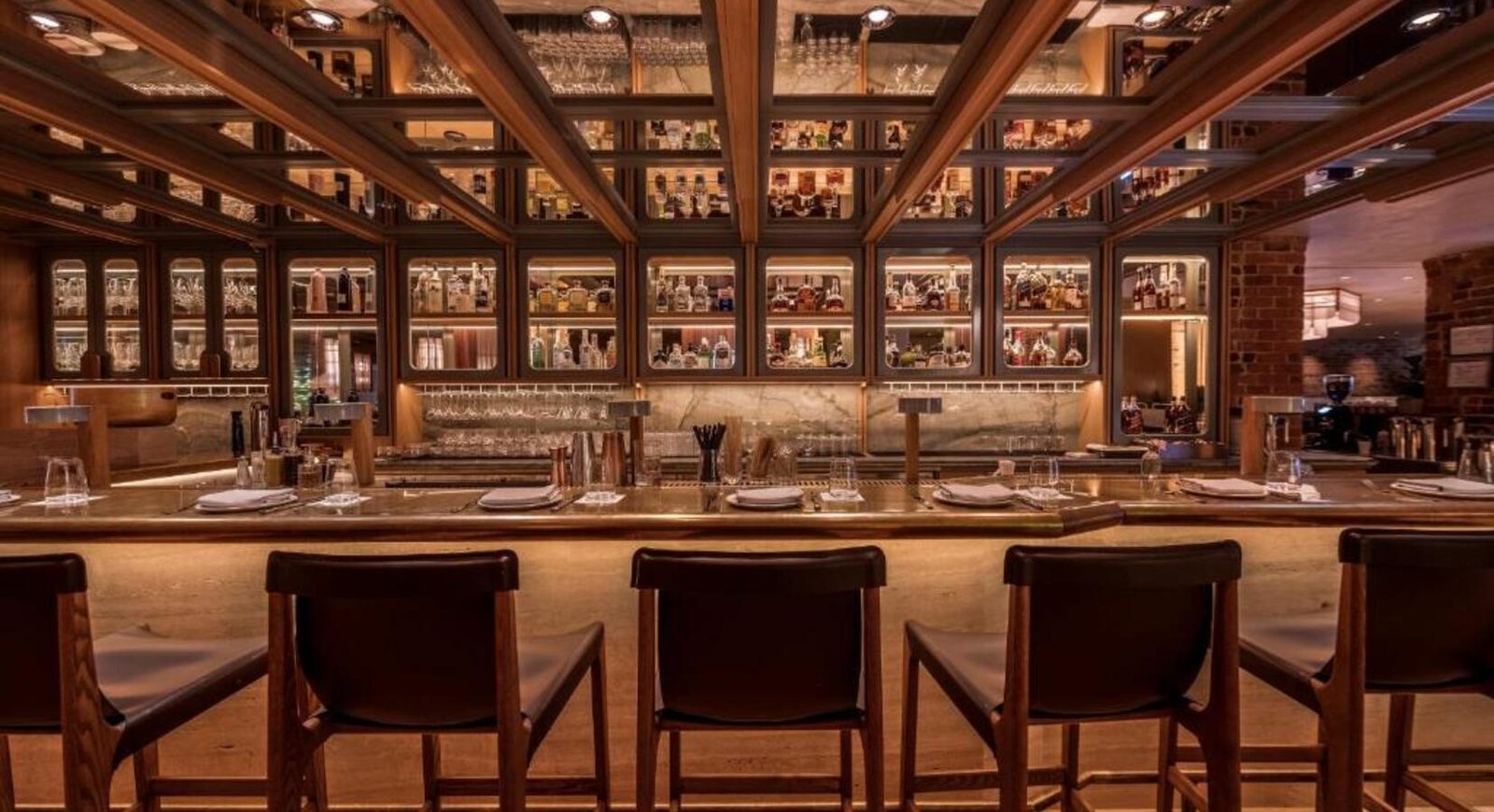 Hotel Nelligan, at the table