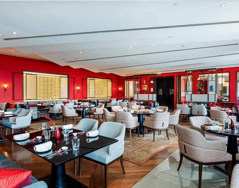The Oberoi, New Delhi, at the table