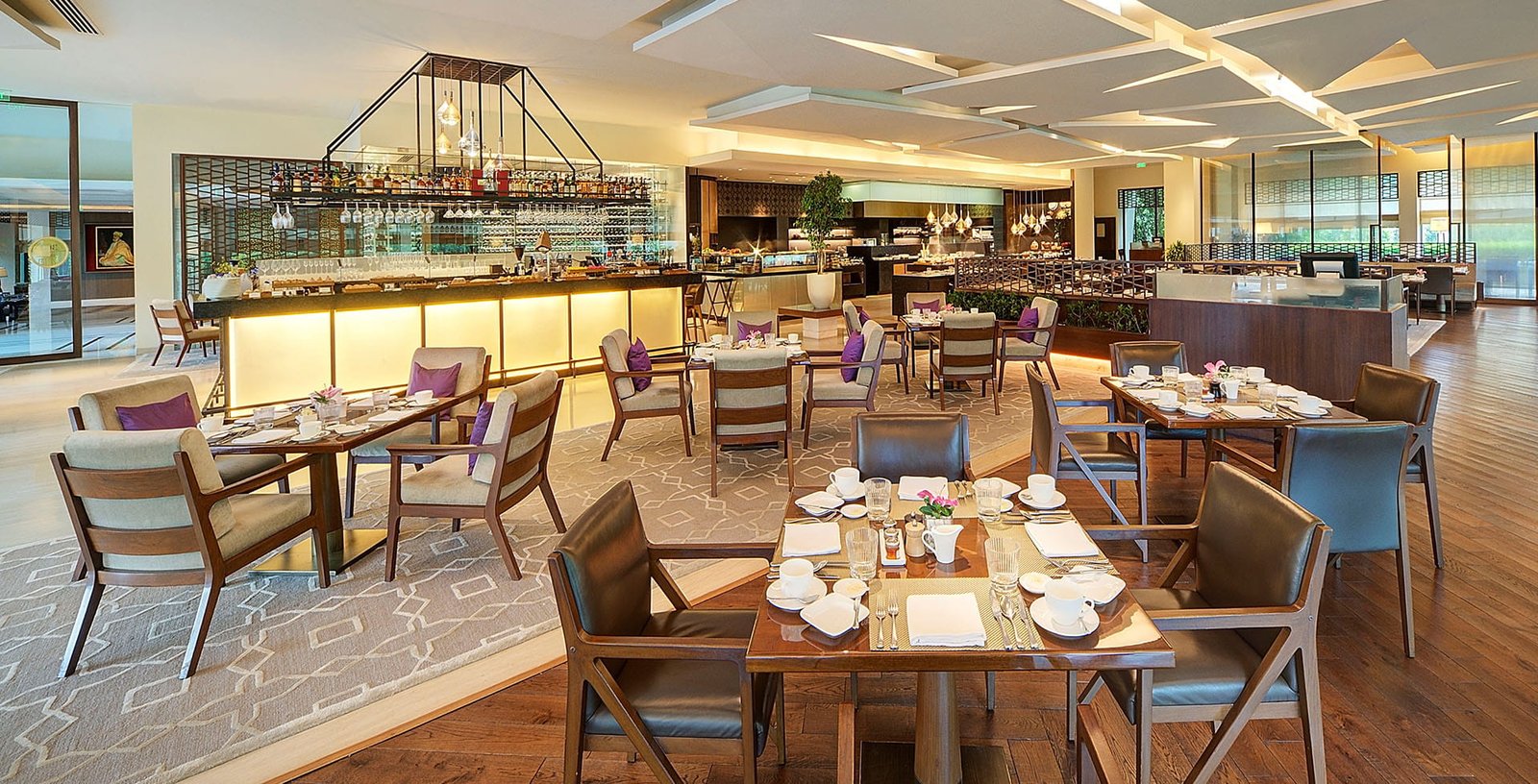 The Oberoi, New Delhi, at the table