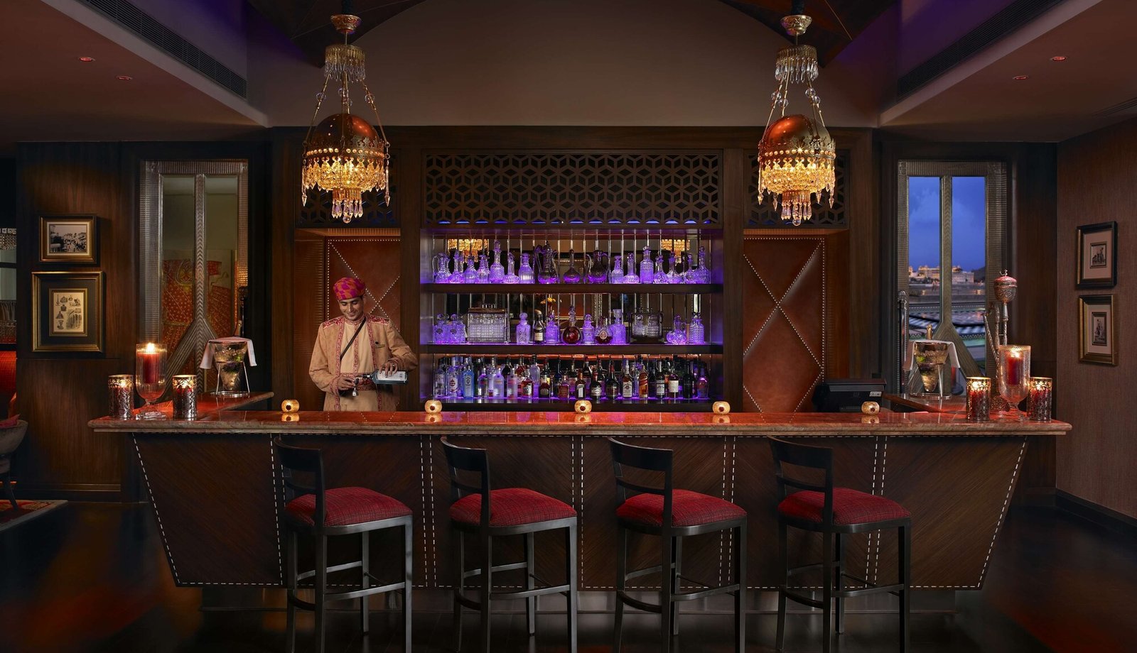The Leela Palace Udaipur, the library bar