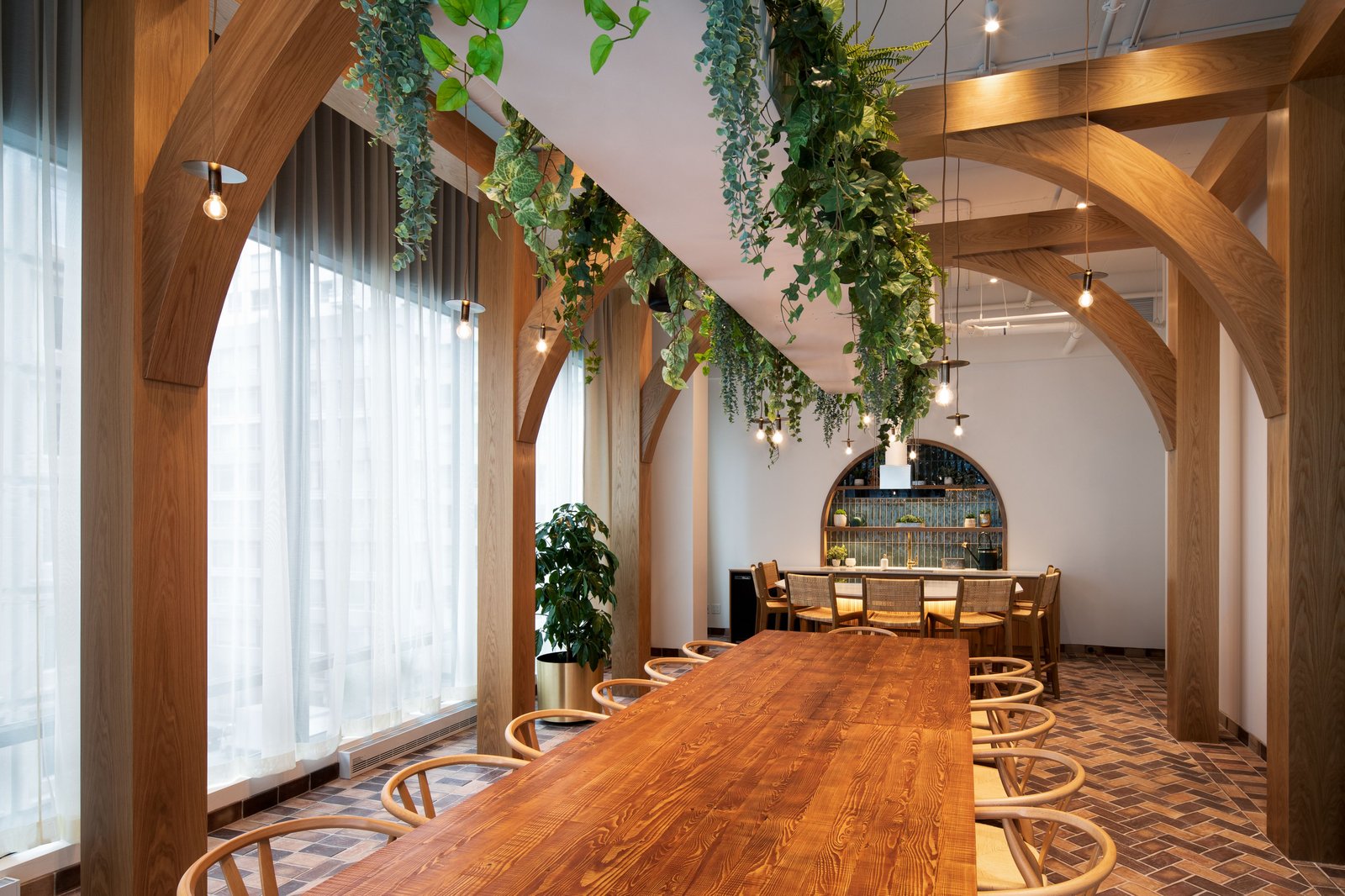 HONEYROSE Hotel, Montreal, a Tribute Portfolio Hotel, at the table