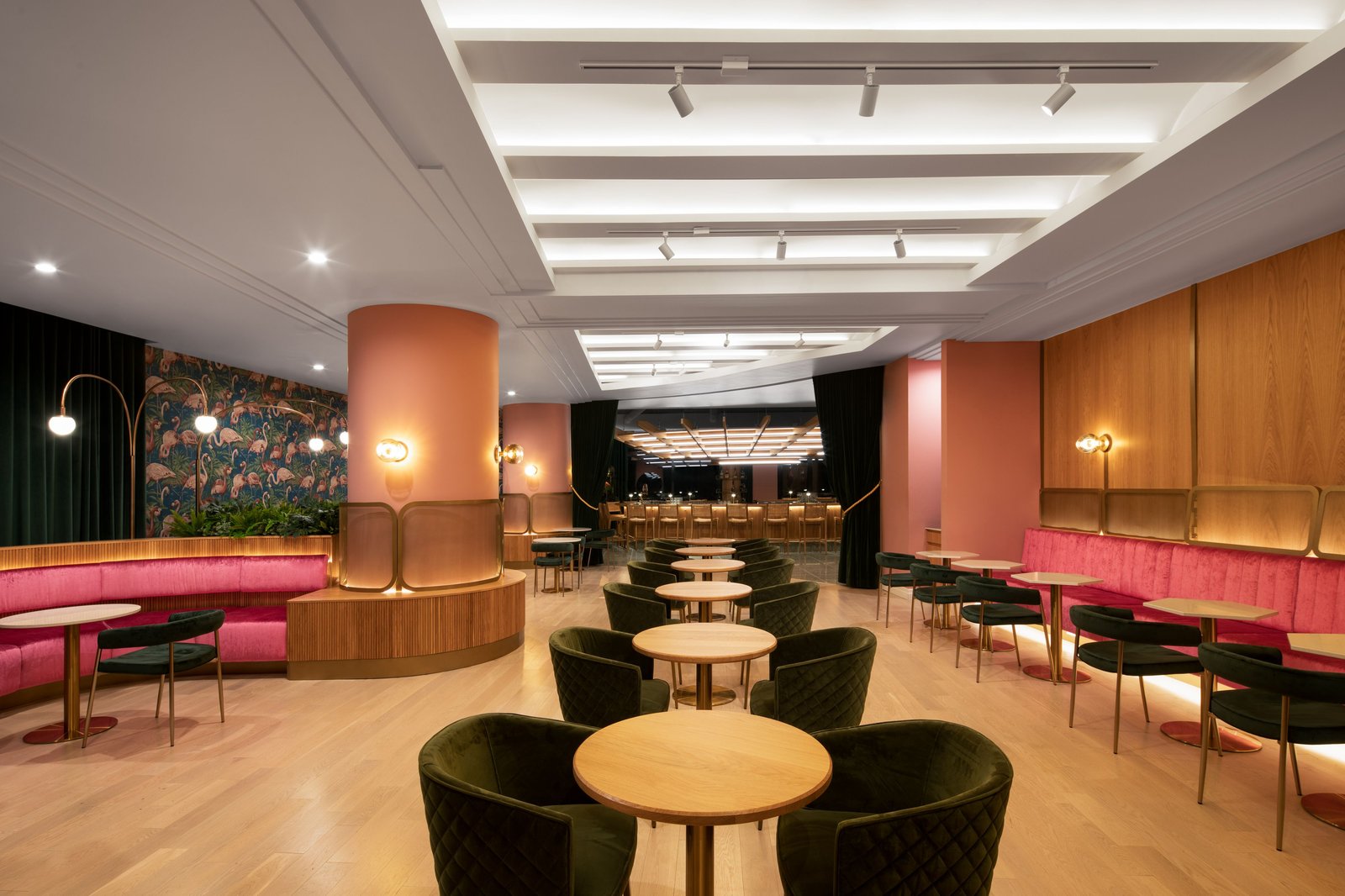 HONEYROSE Hotel, Montreal, a Tribute Portfolio Hotel, at the table