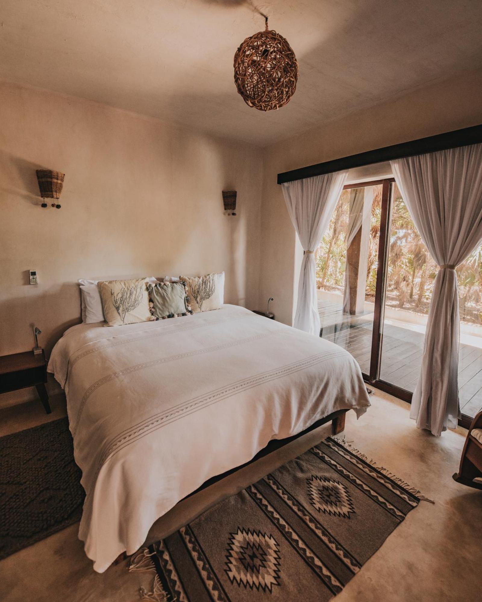 Papaya Playa Project, rooms