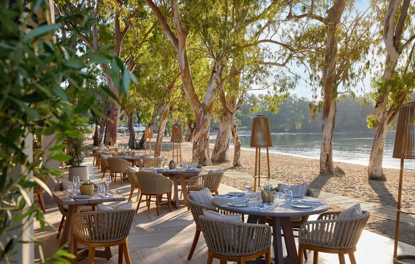 Ikos Odisia, eat & drink