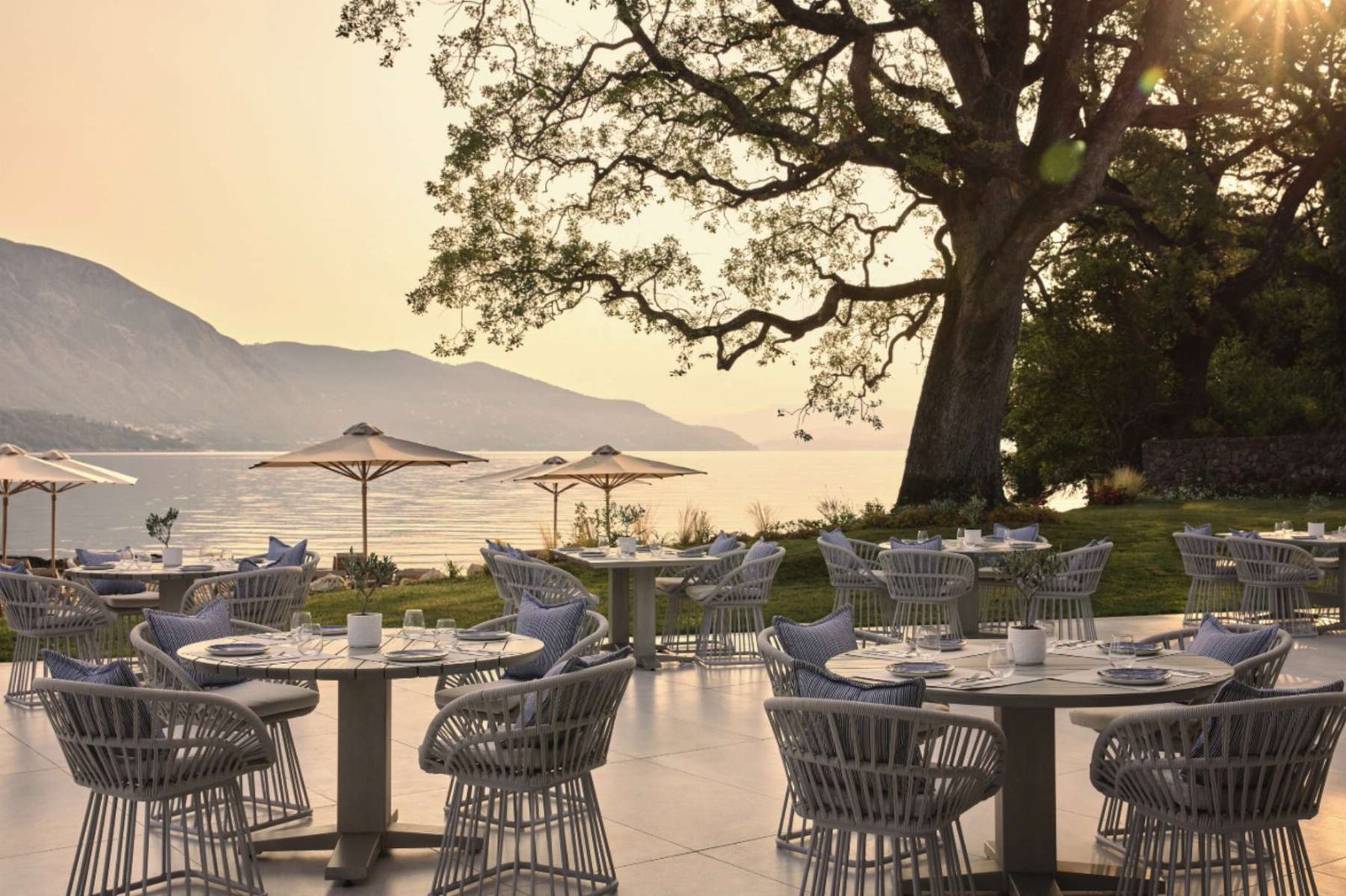 Ikos Odisia, eat & drink