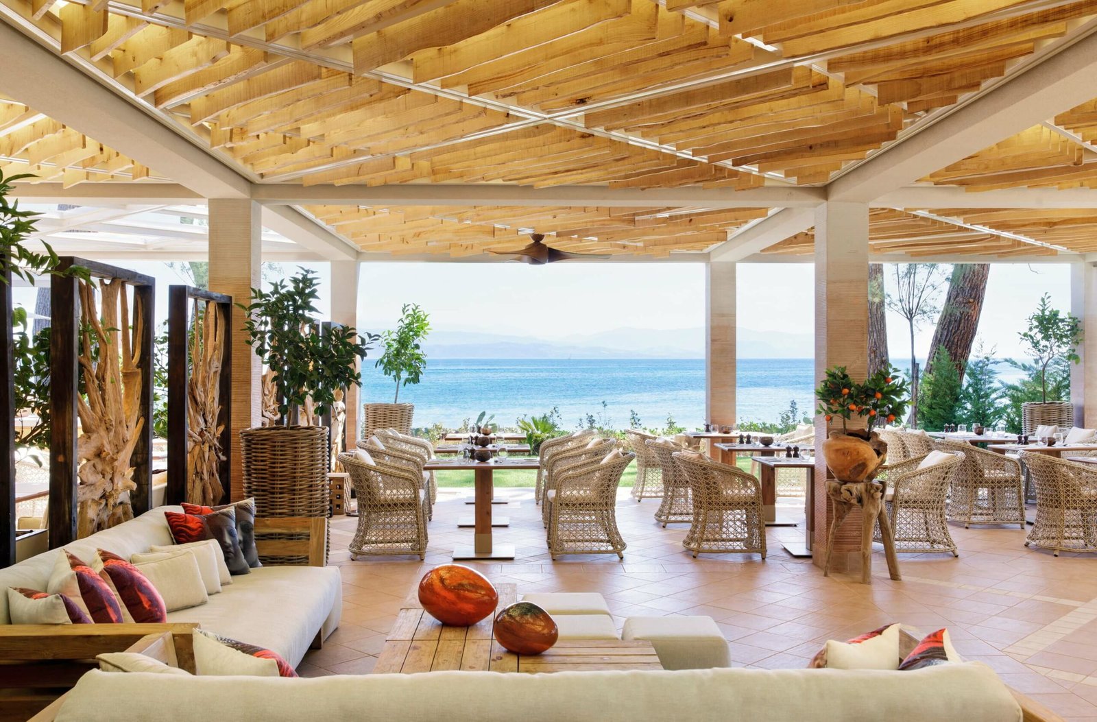 Ikos Dassia, eat & drink