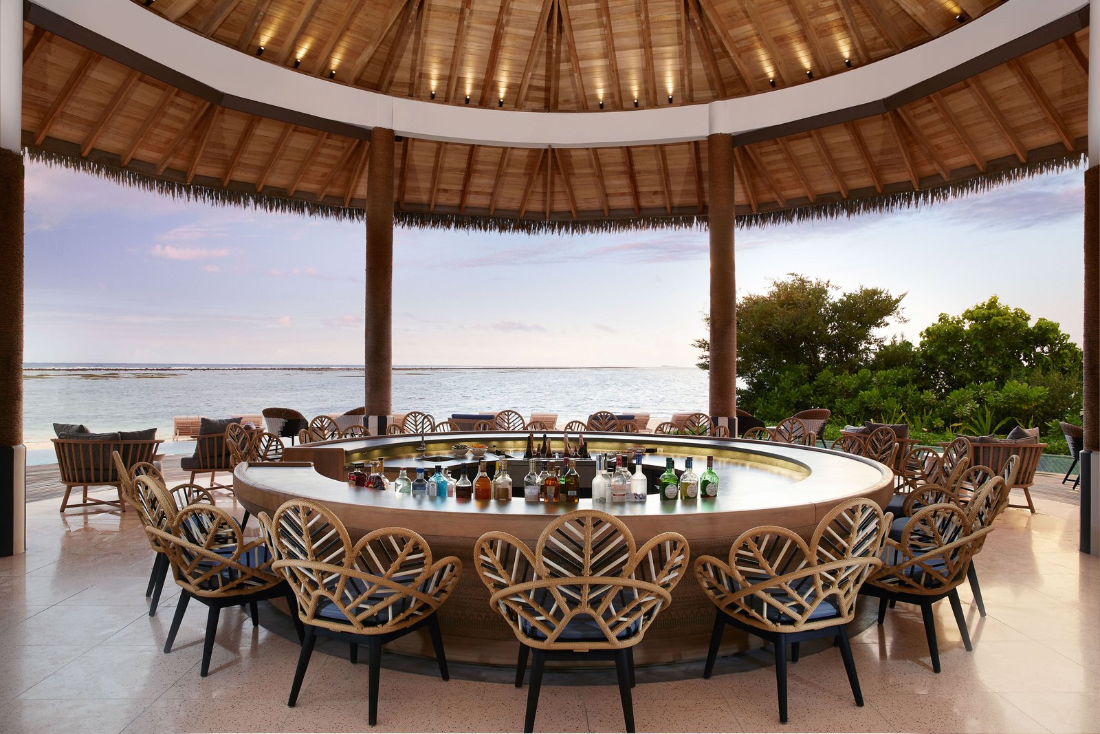 Le Méridien Maldives Resort & Spa, riviera tapas & bar