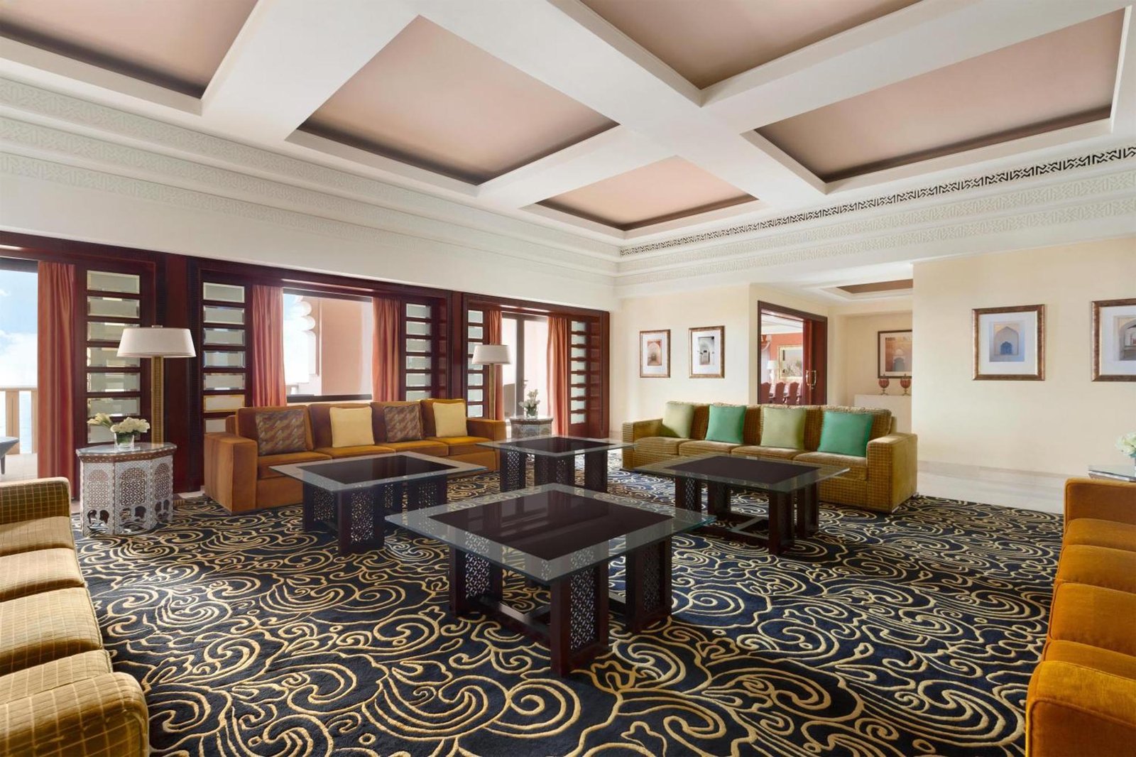 Al Husn Hotel Muscat, vibe