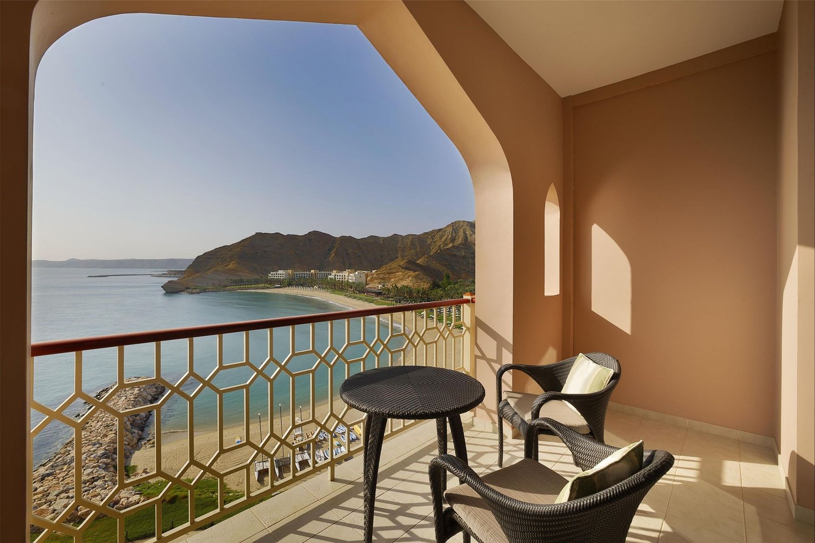 Al Husn Hotel Muscat, vibe