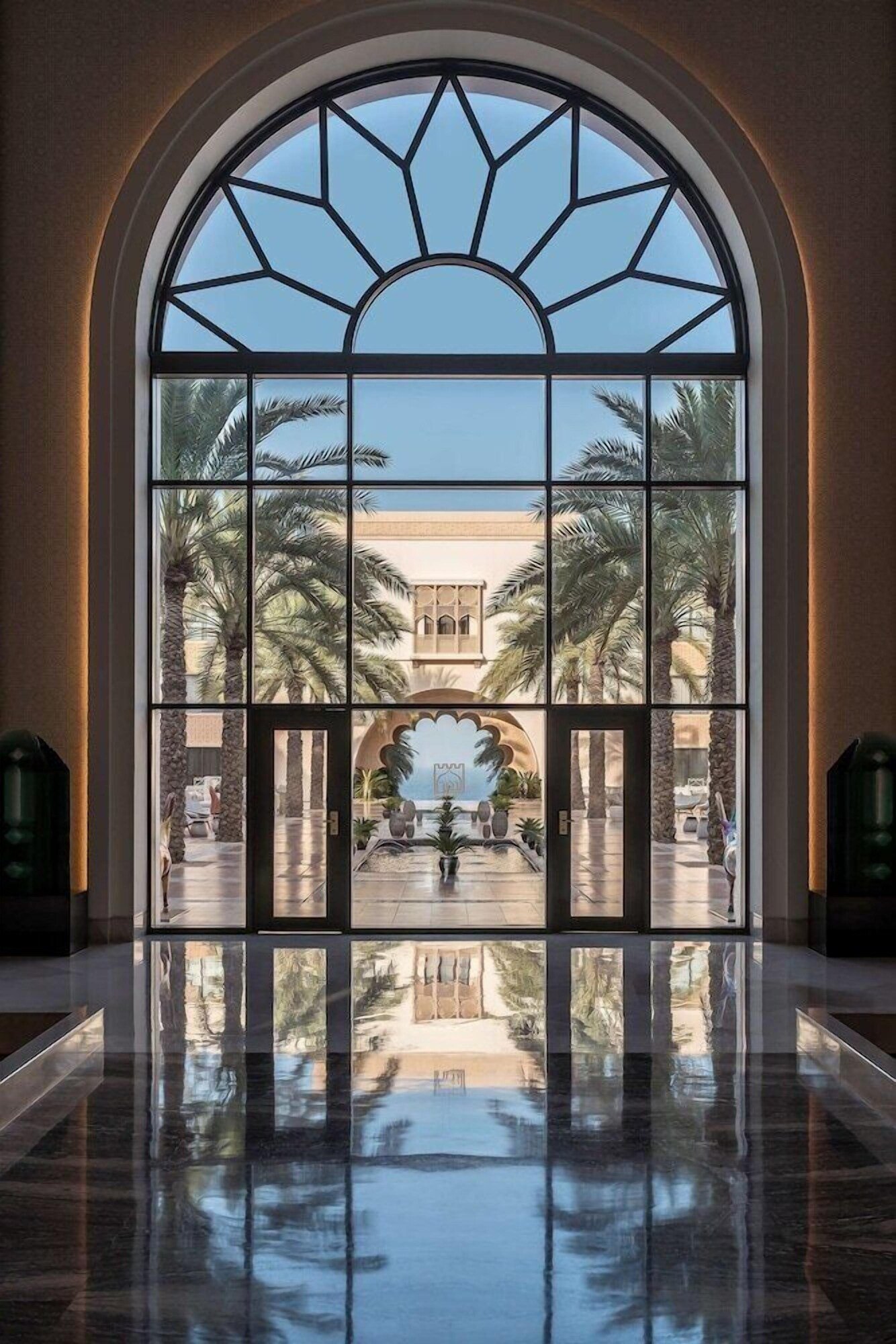 Al Husn Hotel Muscat, vibe