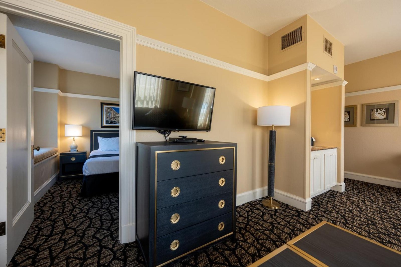 Gaslamp Plaza Suites — rooms