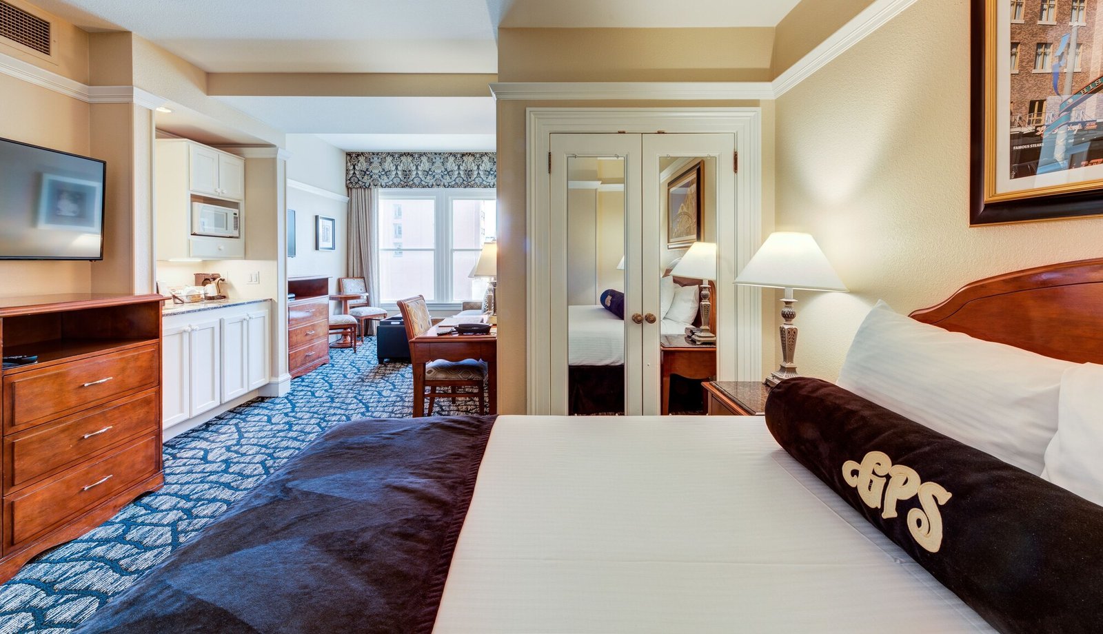 Gaslamp Plaza Suites — rooms