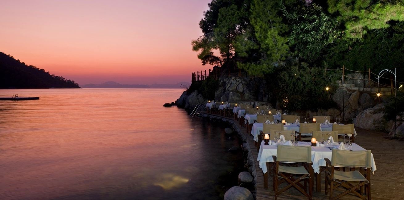 Hillside Beach Club, at the table