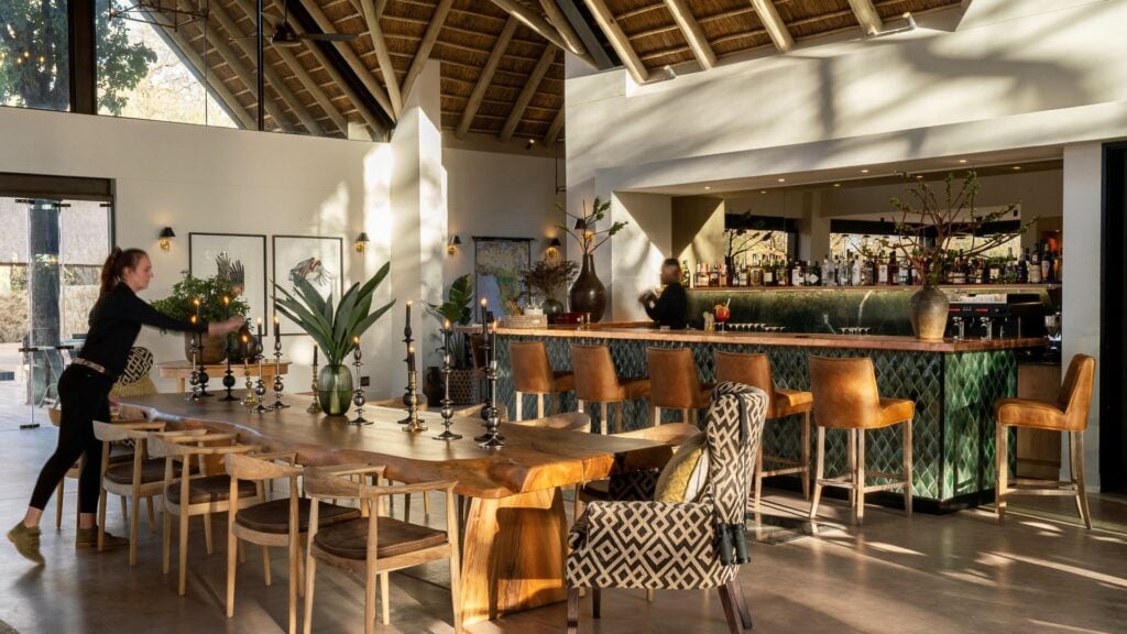 Monwana Game Lodge, main lounge & bar