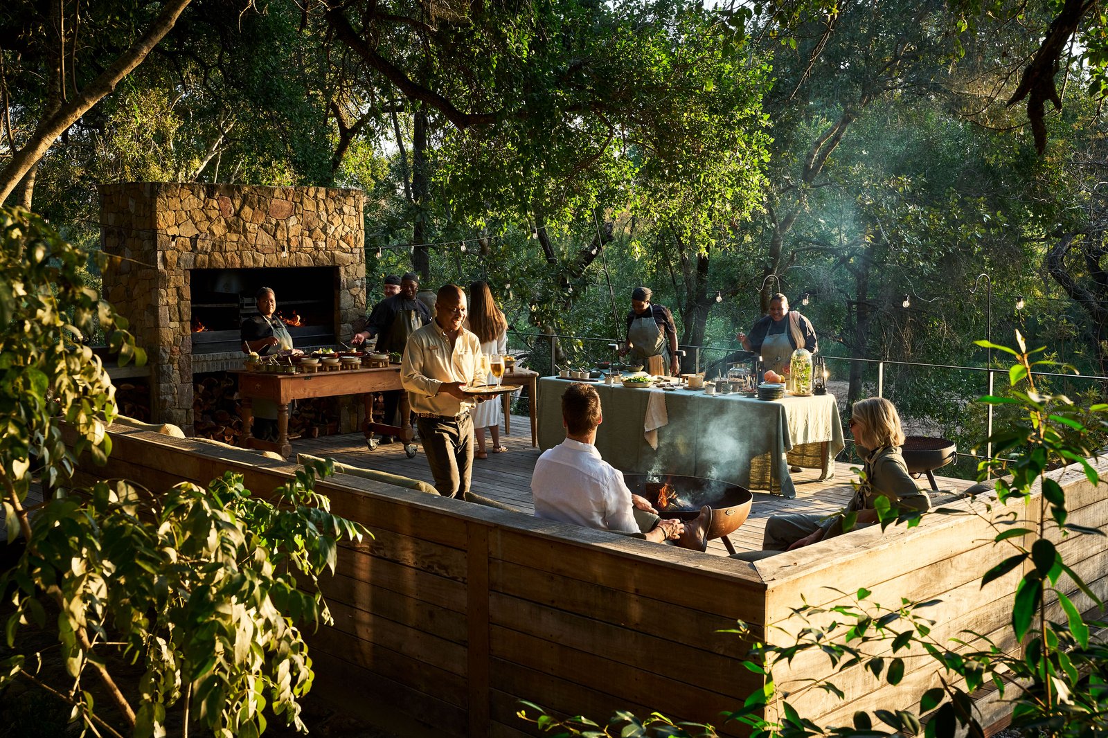 Monwana Game Lodge, at the table