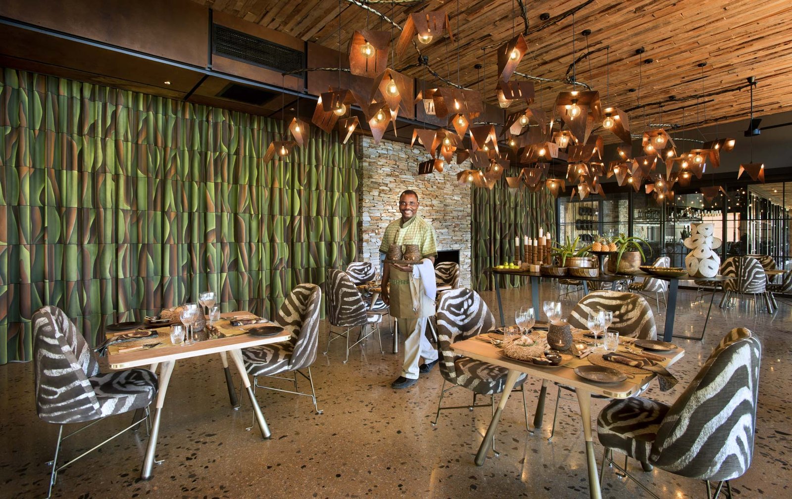 Tengile River Lodge, at the table