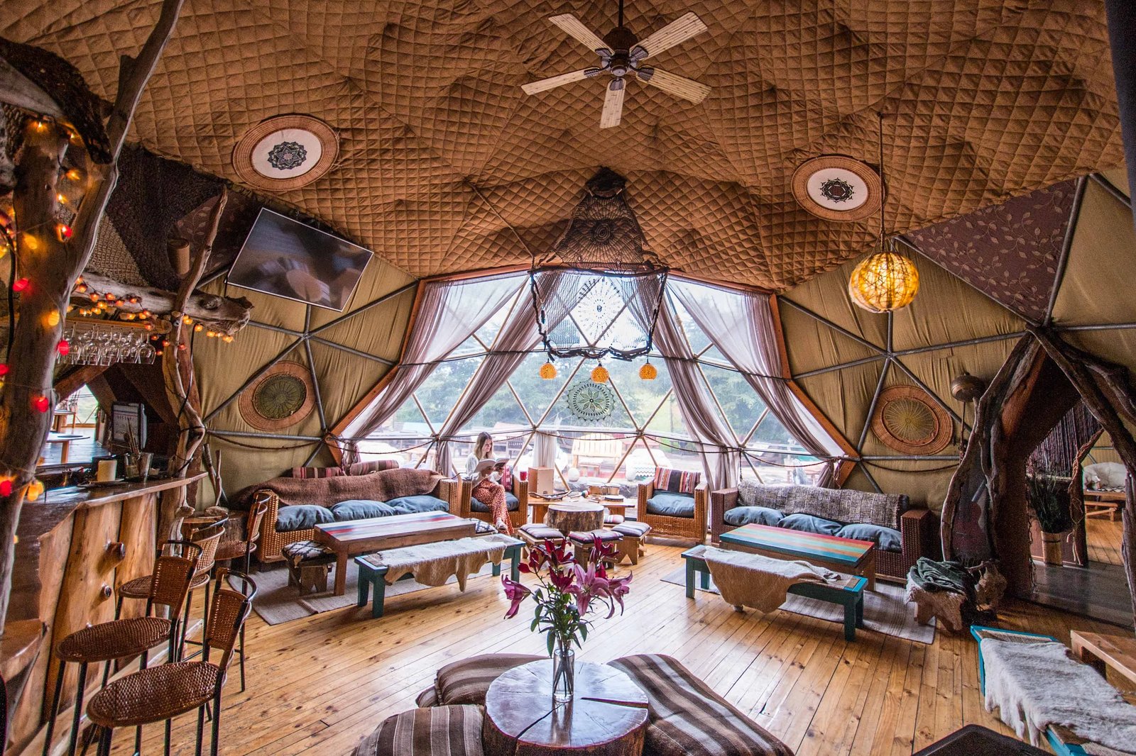 EcoCamp Patagonia, bar dome
