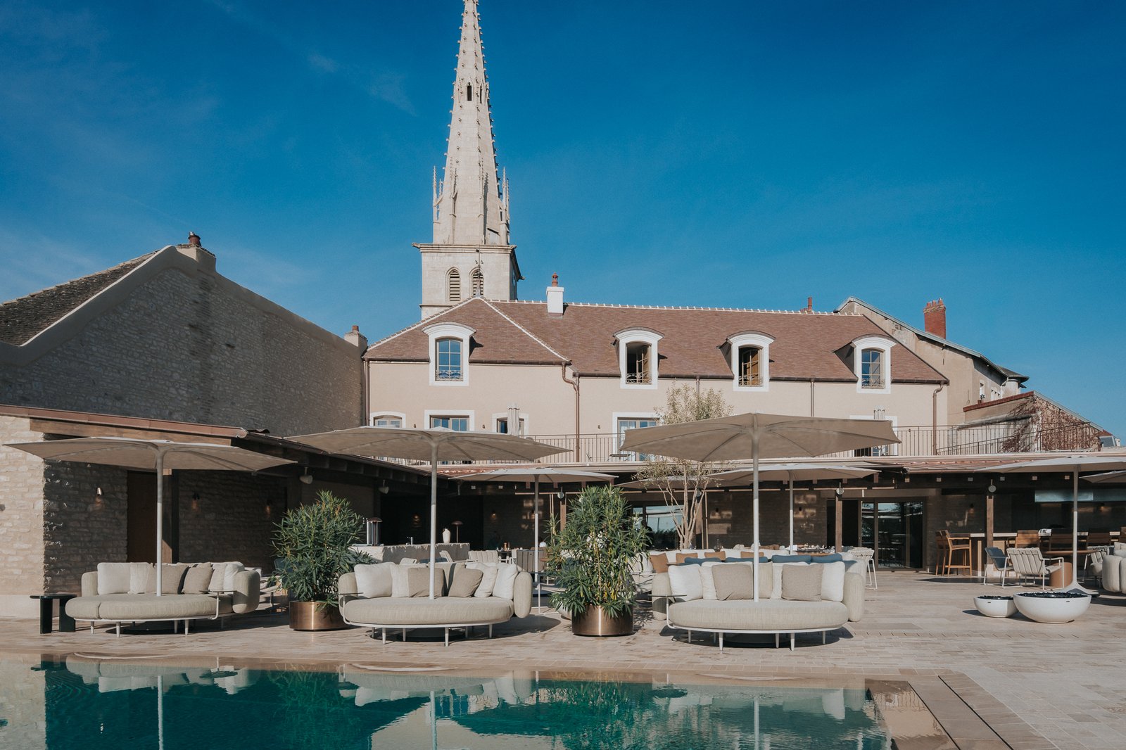 Le Chevreuil, the pool