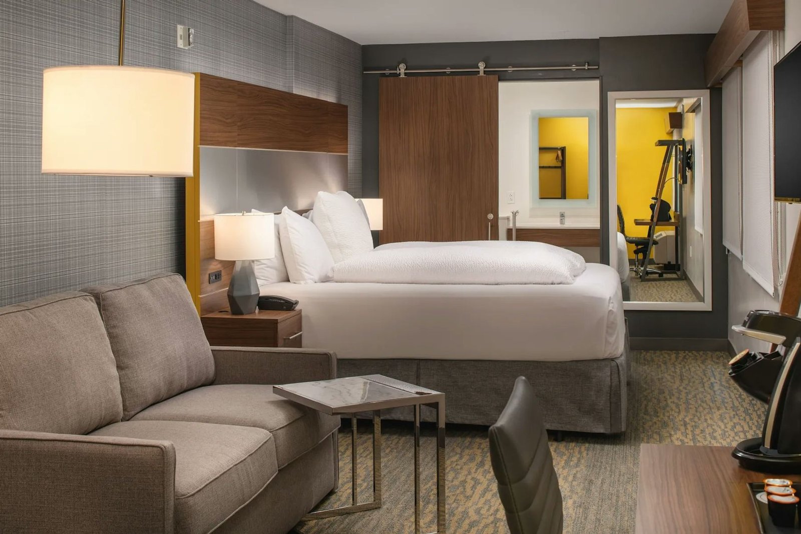 Hotel Z — rooms