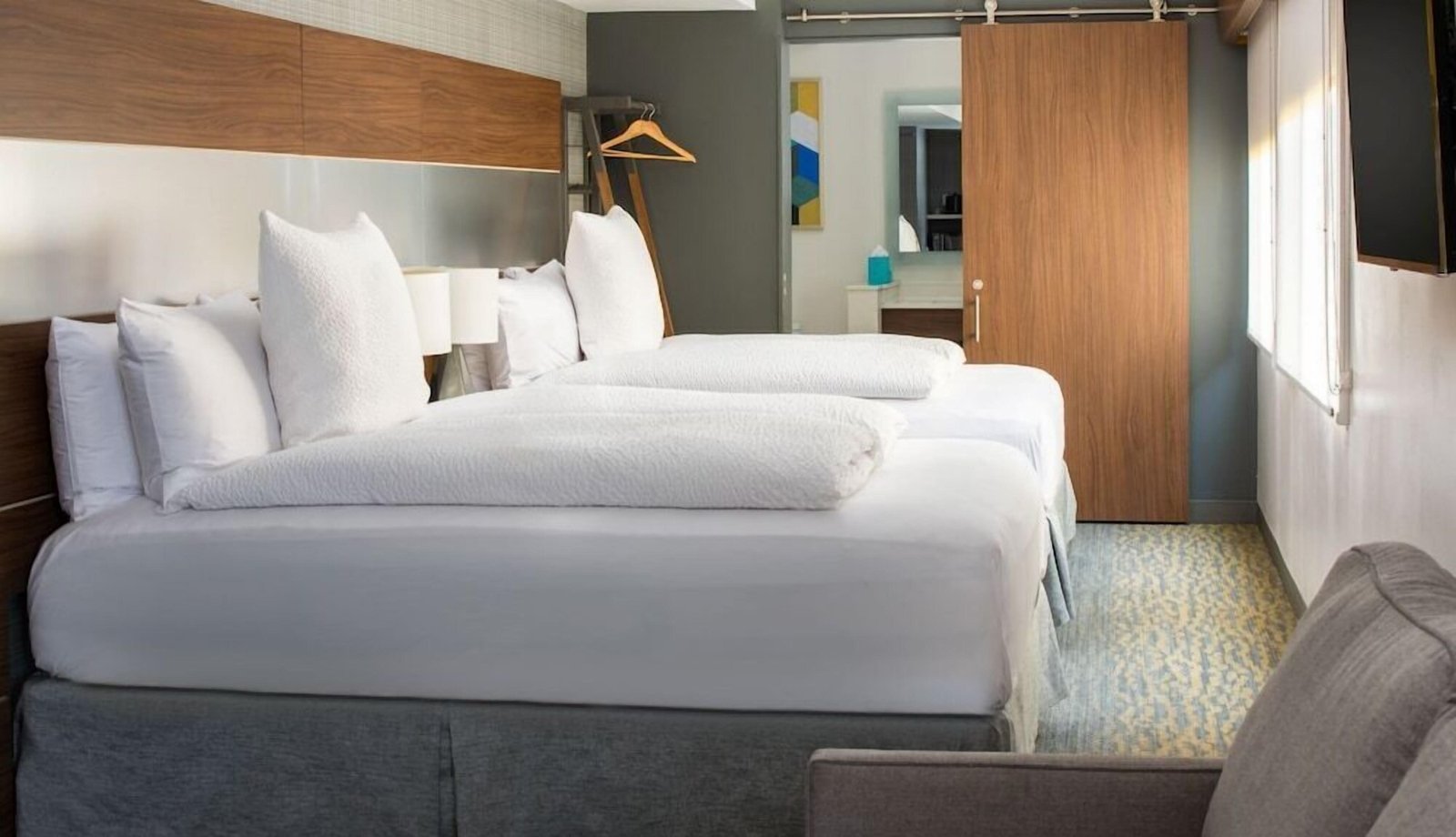Hotel Z — rooms