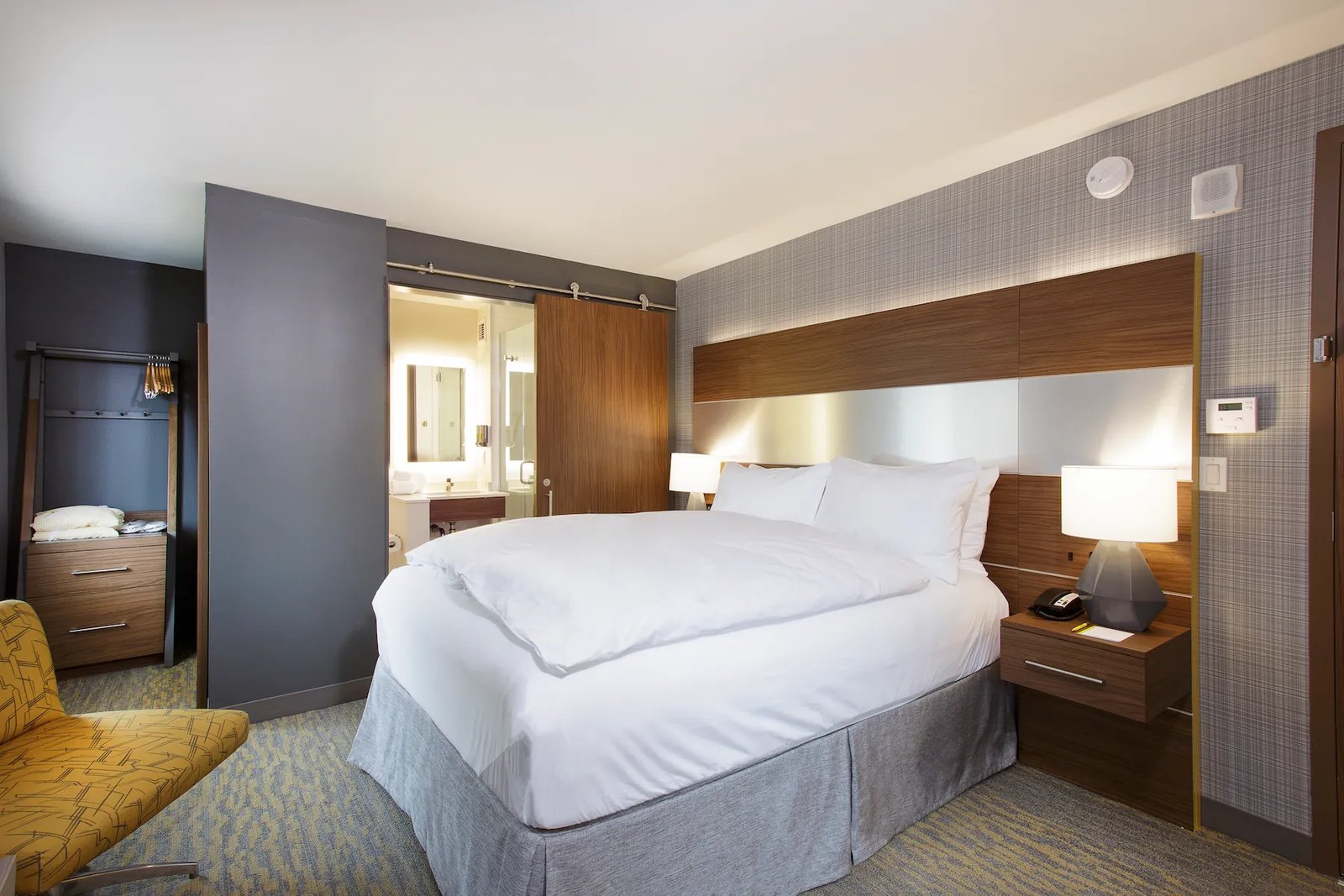 Hotel Z — rooms