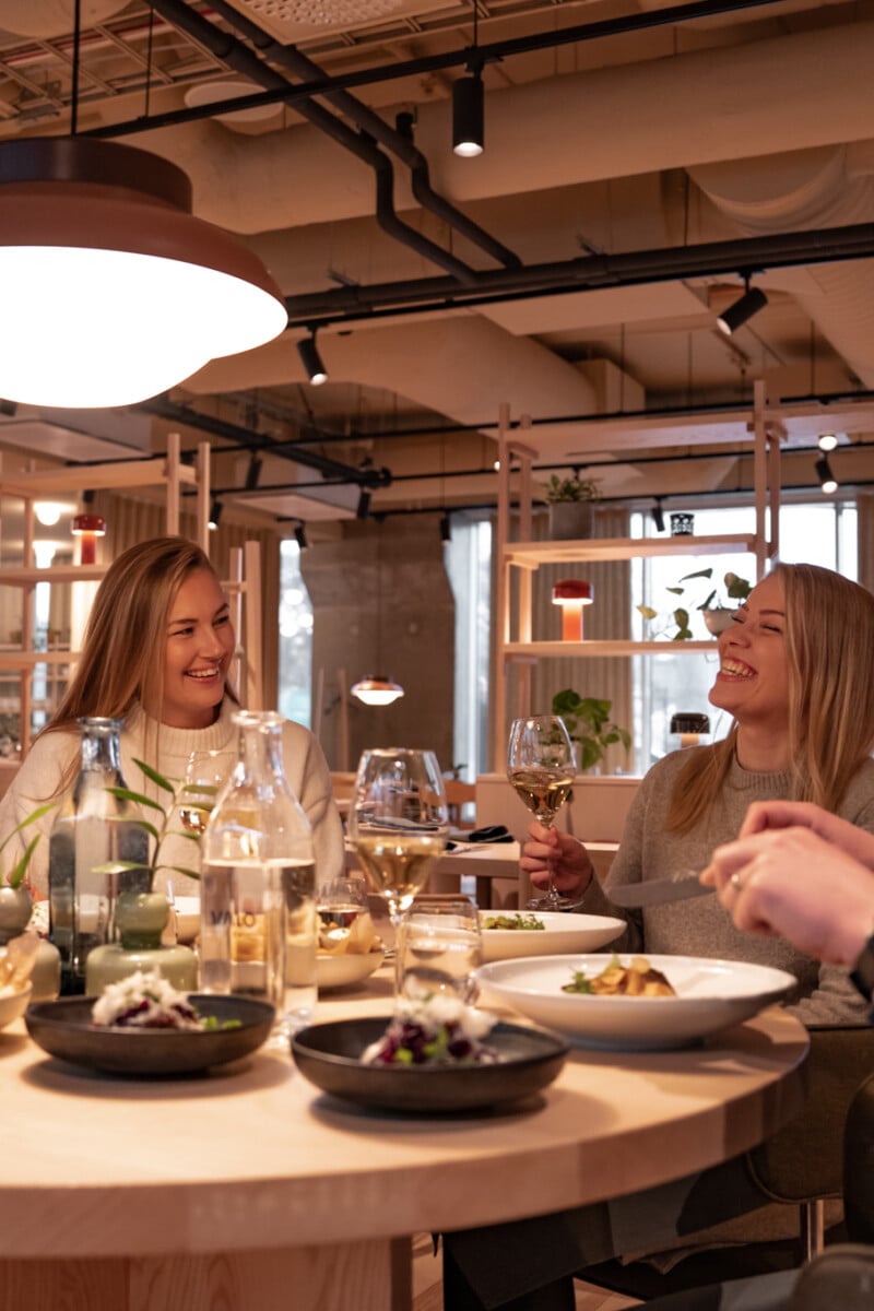 VALO Hotel & Work, at the table