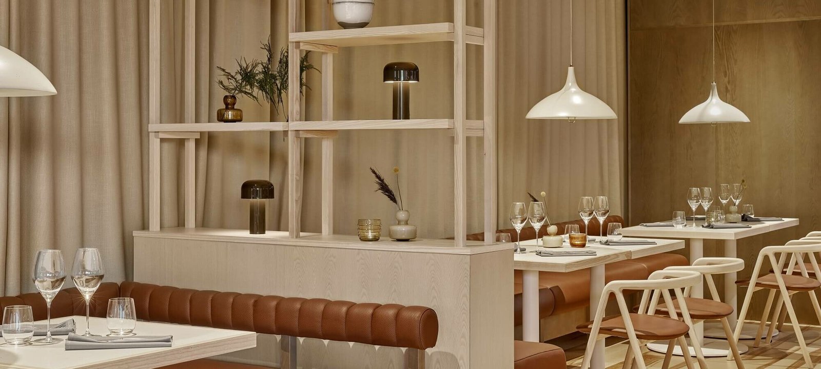 VALO Hotel & Work, at the table