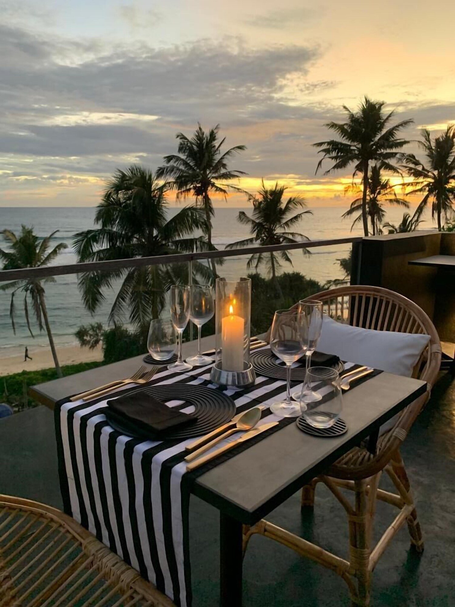 Harding Boutique Hotel, at the table