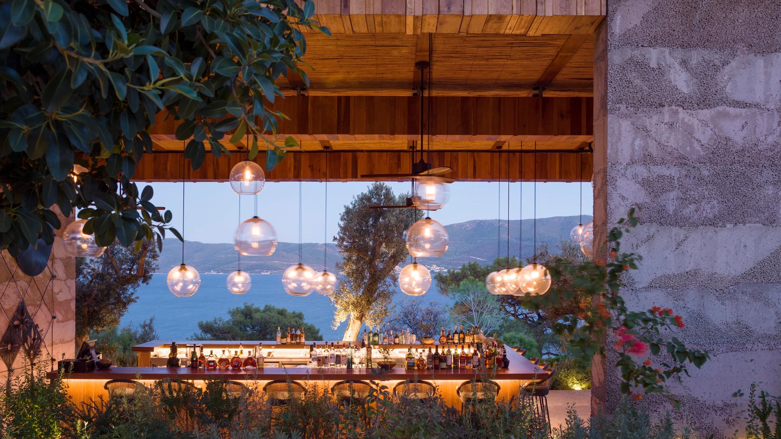 Bodrum Loft, at the table