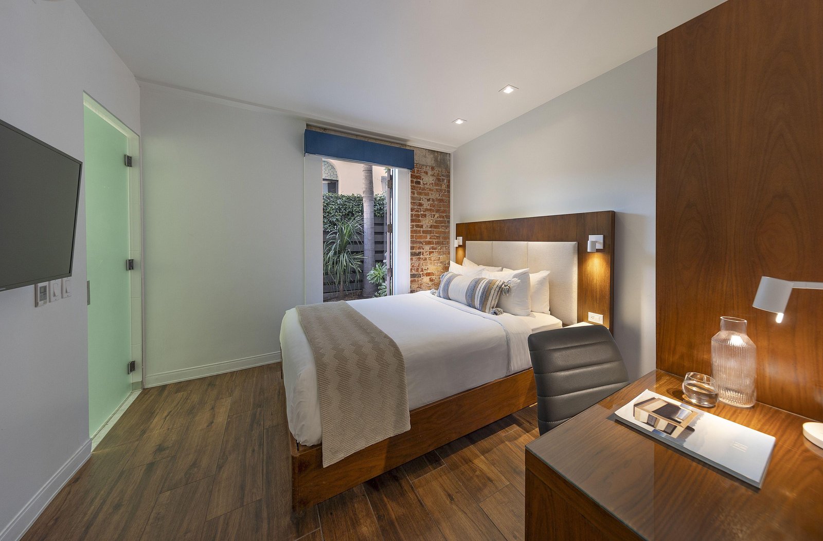 Riviera Beach House — rooms