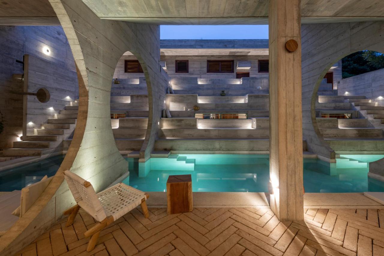 Casa TO, the pool