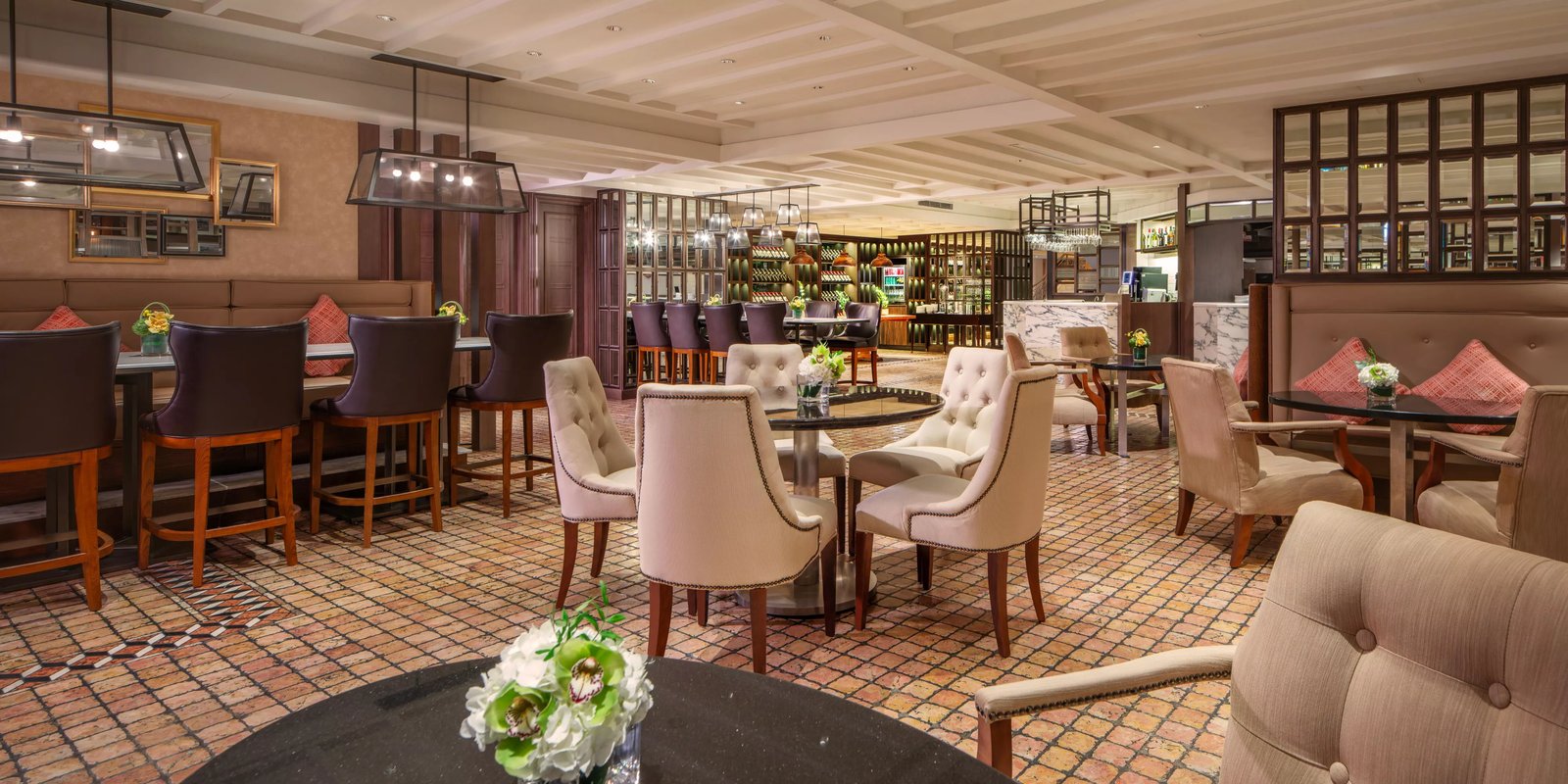 InterContinental Grand Stanford Hong Kong, at the table