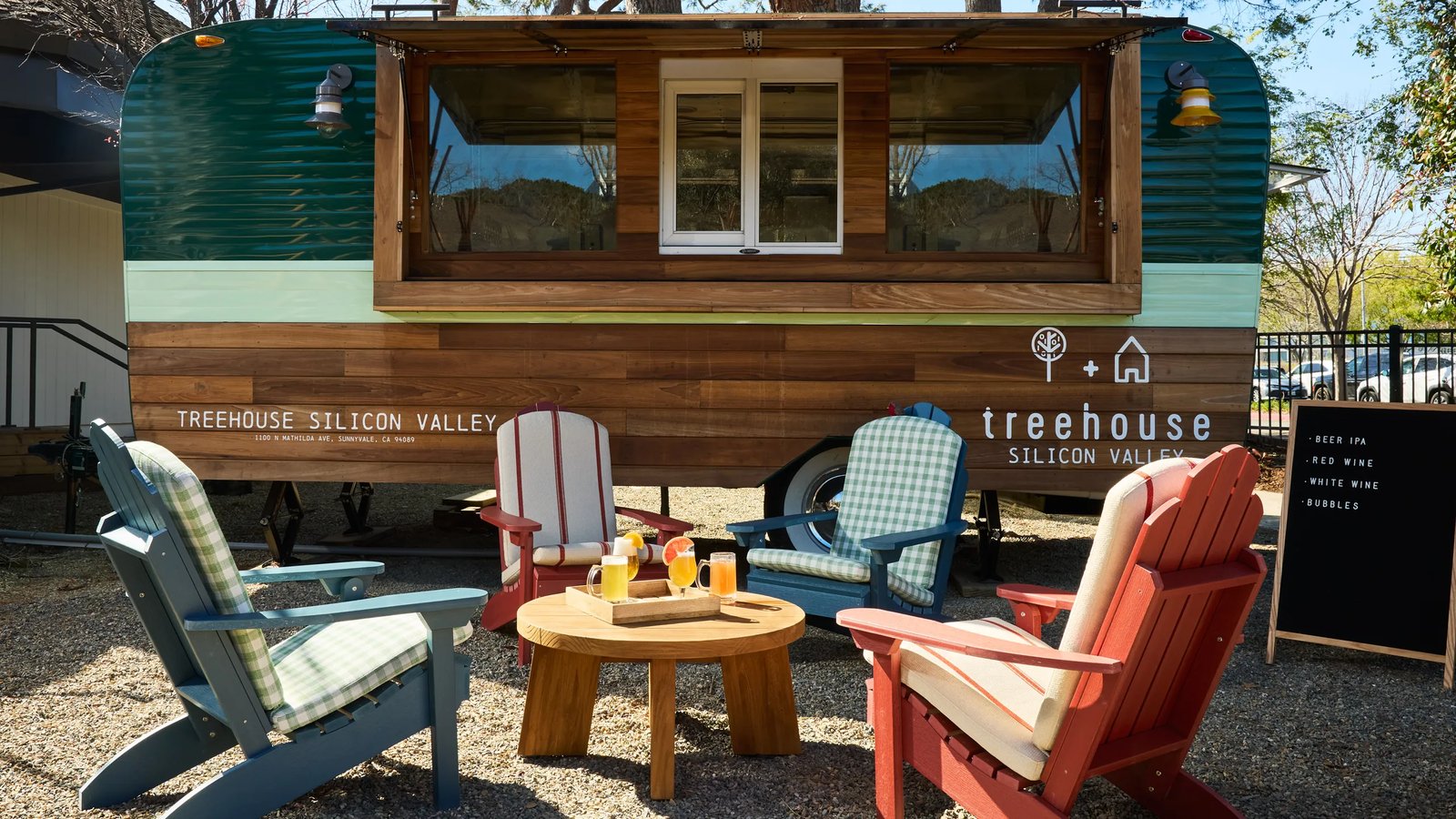 Treehouse Hotel Silicon Valley, at the table