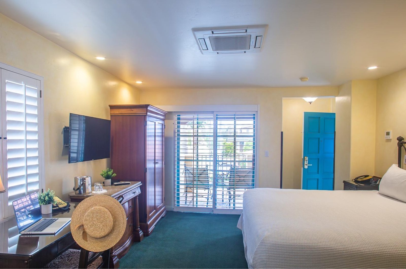 Castillo Inn at the Beach — rooms