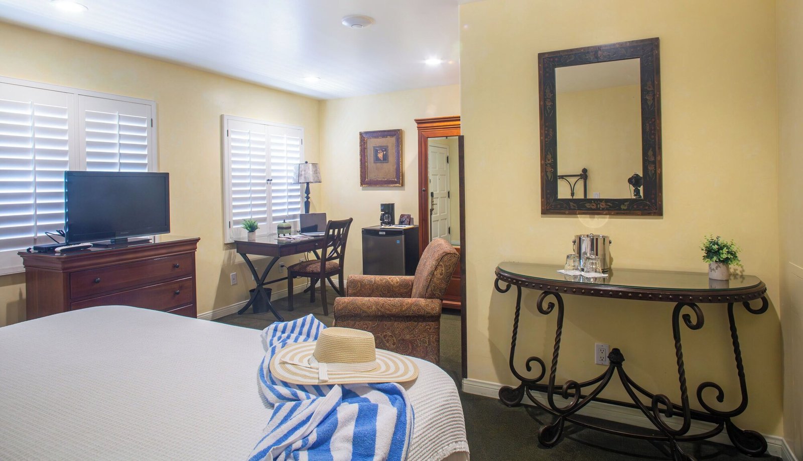 Castillo Inn at the Beach — rooms