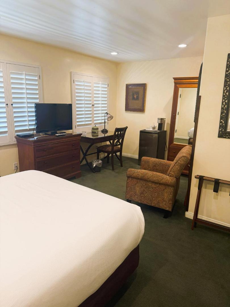 Castillo Inn at the Beach — rooms