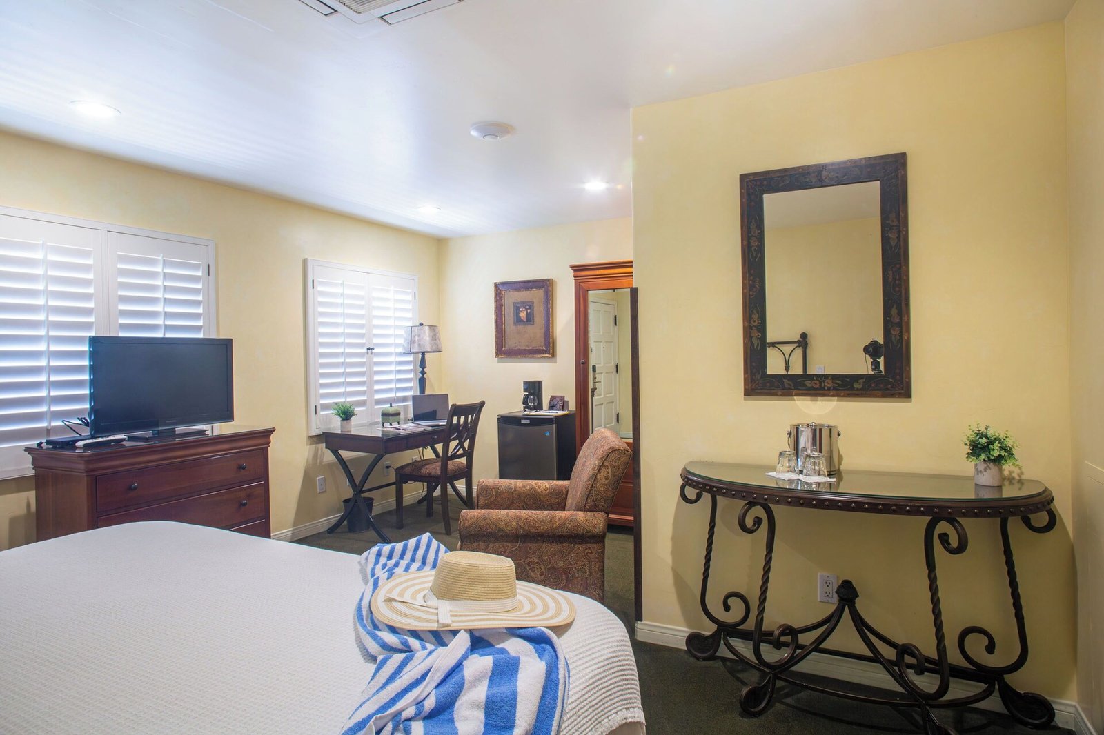 Castillo Inn at the Beach — rooms