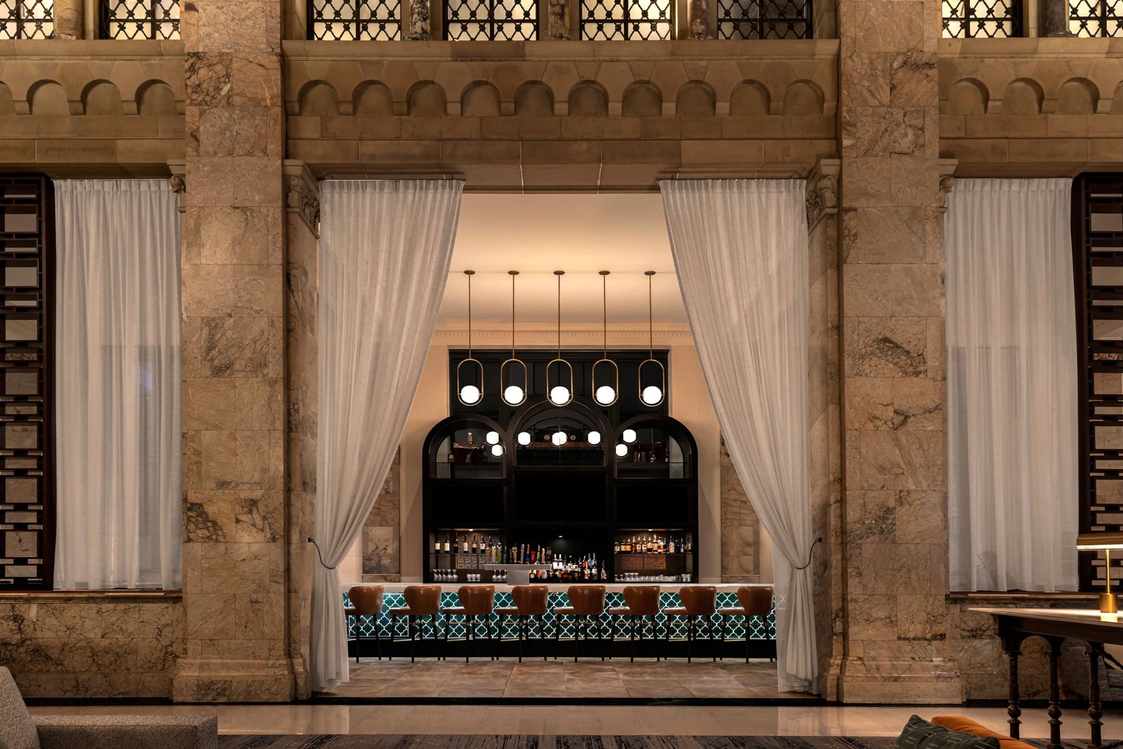 Courtyard by Marriott San Diego Downtown — eat & drink